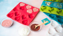 Load image into Gallery viewer, MESSY MUTTS BAKE/FREEZE TREAT MOLD HEART 2PK