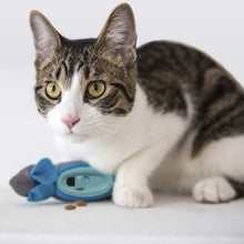Load image into Gallery viewer, DOC &amp; PHOEBE&#39;S INDOOR HUNTING CAT FEEDER
