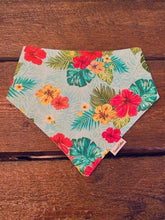Load image into Gallery viewer, COCONUT COLLARS BANDANA SM
