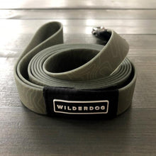 Load image into Gallery viewer, WILDERDOG LEASH WATERPROOF OLIVE 6&#39;
