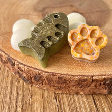 Load image into Gallery viewer, BIG COUNTRY RAW SILICONE MOLD FISH/PAW/BONE GREEN SMALL
